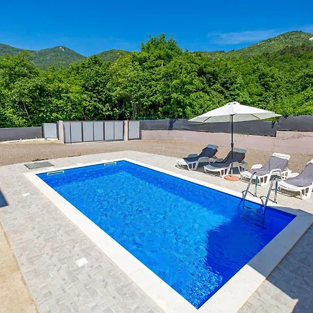 4 Bedroom Beautiful In Holiday home Veprinac