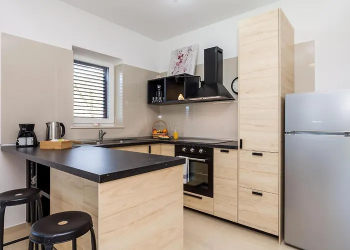 4 Bedroom Beautiful In *