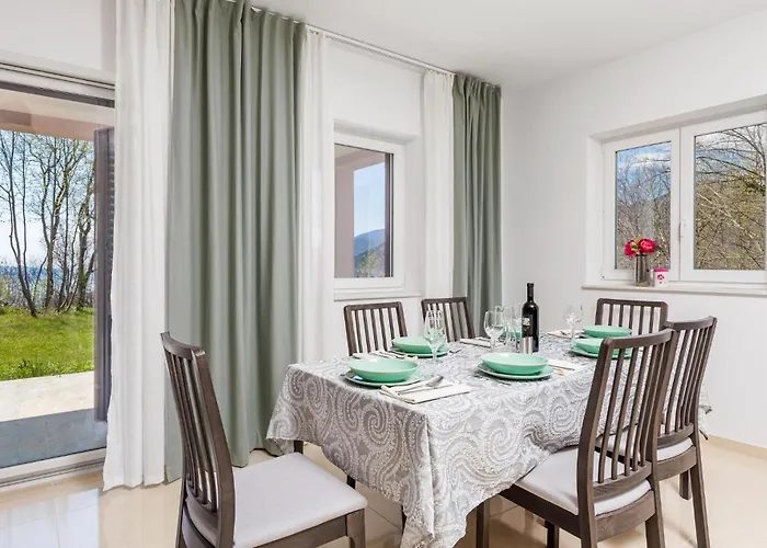 Σπίτι διακοπών 4 Bedroom Beautiful In