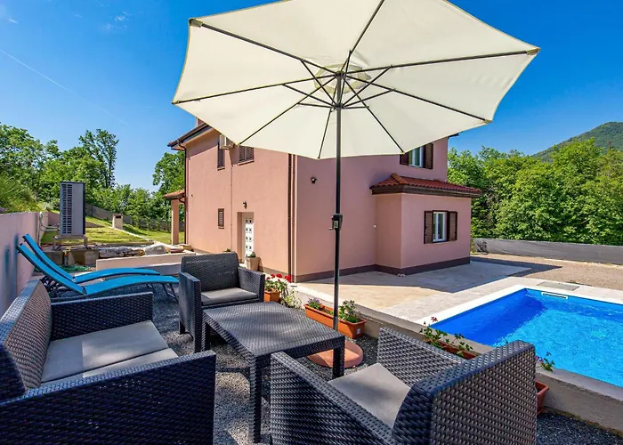 4 Bedroom Beautiful In Сasa de vacaciones *