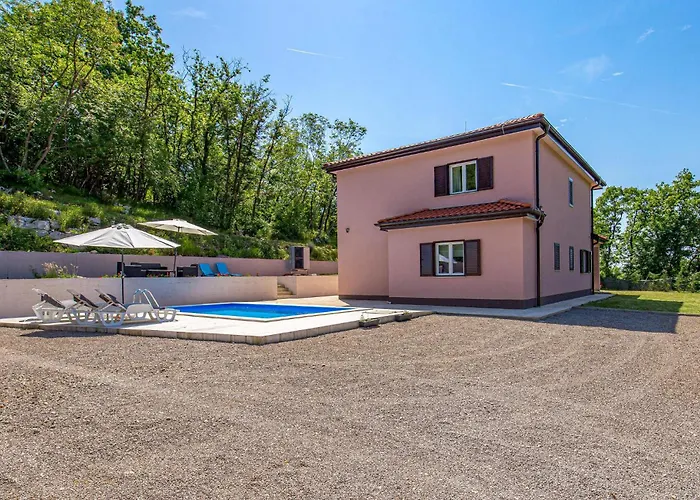4 Bedroom Beautiful In Сasa de vacaciones Veprinac