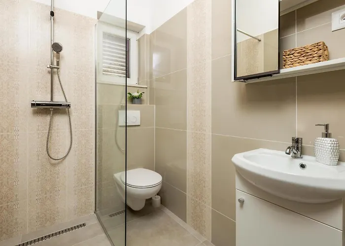 4 Bedroom Beautiful In Veprinac