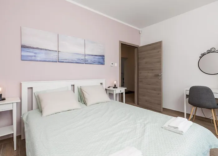 Сasa de vacaciones 4 Bedroom Beautiful In *
