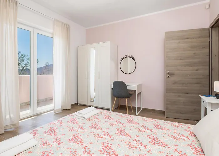 Σπίτι διακοπών 4 Bedroom Beautiful In Veprinac