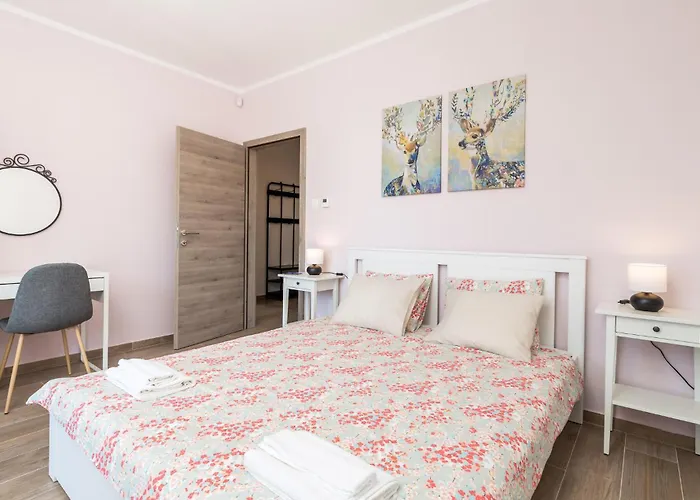 4 Bedroom Beautiful In Сasa de vacaciones *
