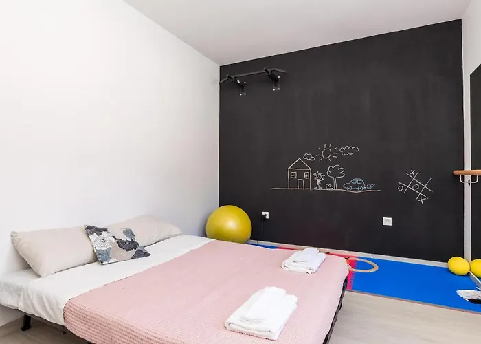 4 Bedroom Beautiful In Сasa de vacaciones Veprinac