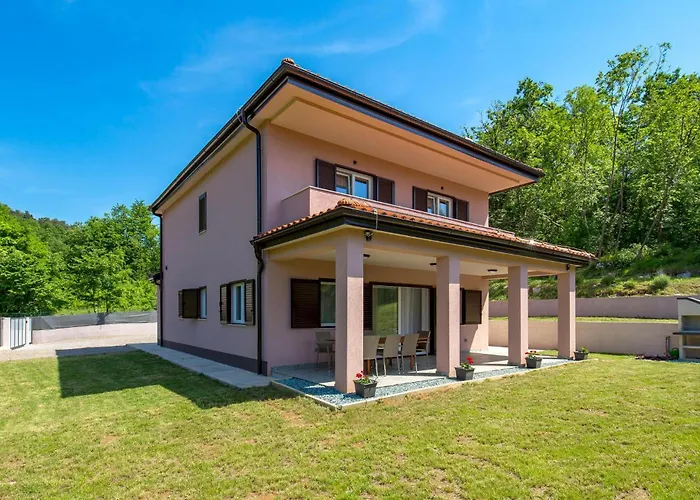 4 Bedroom Beautiful In Veprinac