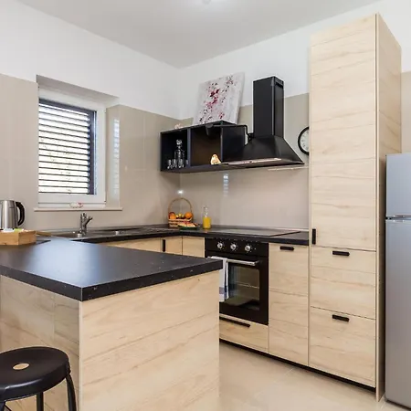 4 Bedroom Beautiful In *