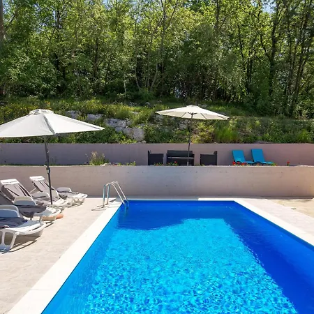 Ferienhaus 4 Bedroom Beautiful In Veprinac