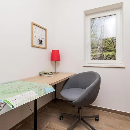 Semesterbostad 4 Bedroom Beautiful In Veprinac