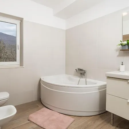 Ferienhaus 4 Bedroom Beautiful In