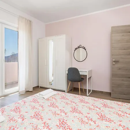 Ferienhaus 4 Bedroom Beautiful In Veprinac