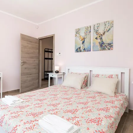 4 Bedroom Beautiful In Semesterbostad *