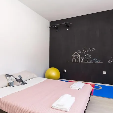 4 Bedroom Beautiful In Ferienhaus Veprinac