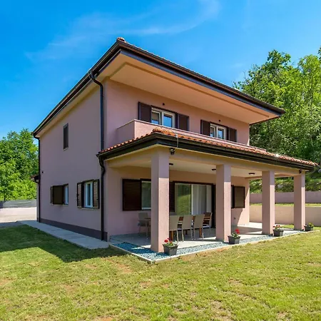 4 Bedroom Beautiful In Veprinac