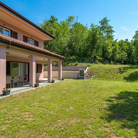 4 Bedroom Beautiful In Ferienhaus *