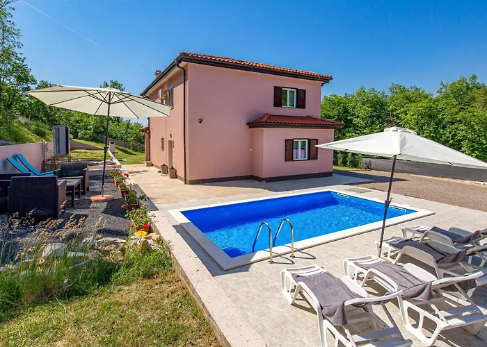 4 Bedroom Beautiful In