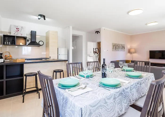 4 Bedroom Beautiful In Veprinac